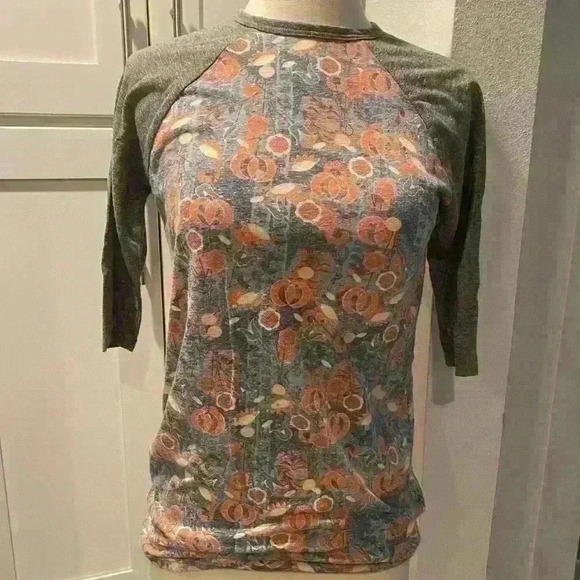 Lularoe Tee - Picture 2 of 4